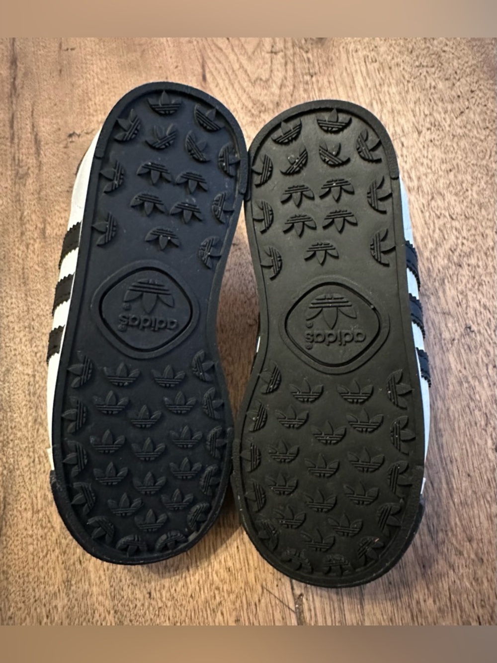 EUC Adidas Toddler Shoes Black and White Size 8K. - Picture 7 of 9